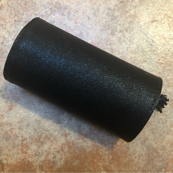 🖤🖤🖤 Shimmering Black Jewelry Roll 🖤🖤🖤 - Picture 6 of 7